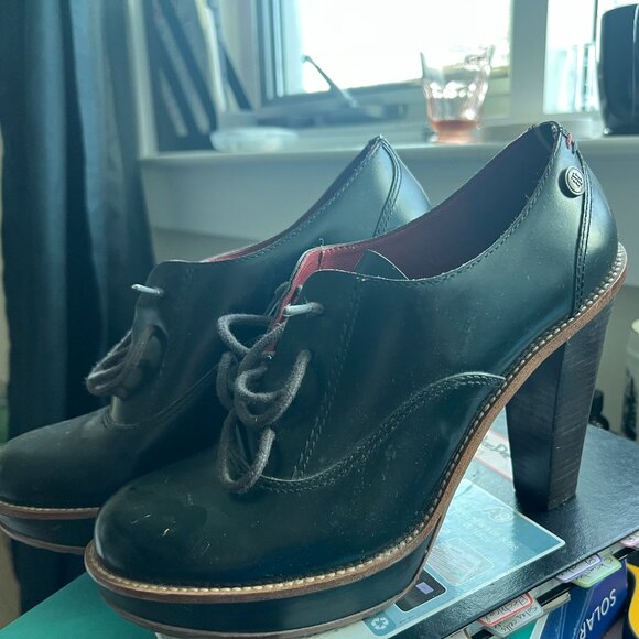 Tommy Hilfiger heels - Picture 1 of 10